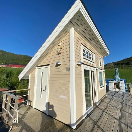 Minihus Med Drommeutsikt Til Sunnmorsalpene Apartamento Aure  Exterior foto