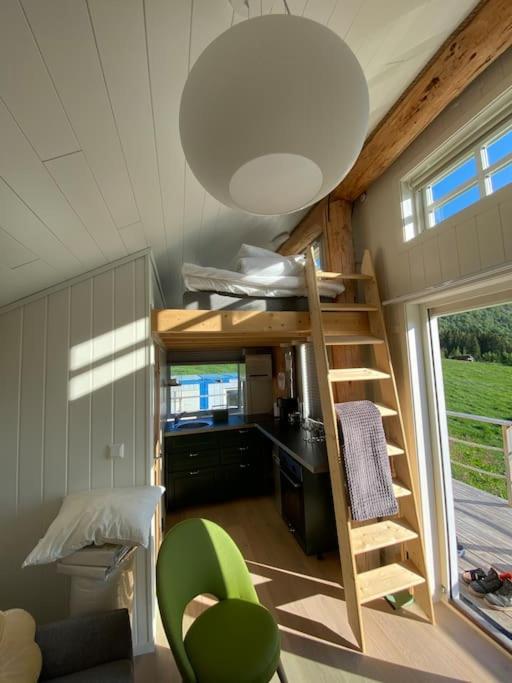 Minihus Med Drommeutsikt Til Sunnmorsalpene Apartamento Aure  Exterior foto
