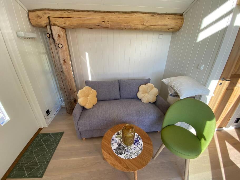 Minihus Med Drommeutsikt Til Sunnmorsalpene Apartamento Aure  Exterior foto