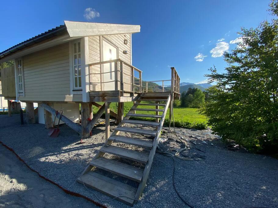Minihus Med Drommeutsikt Til Sunnmorsalpene Apartamento Aure  Exterior foto