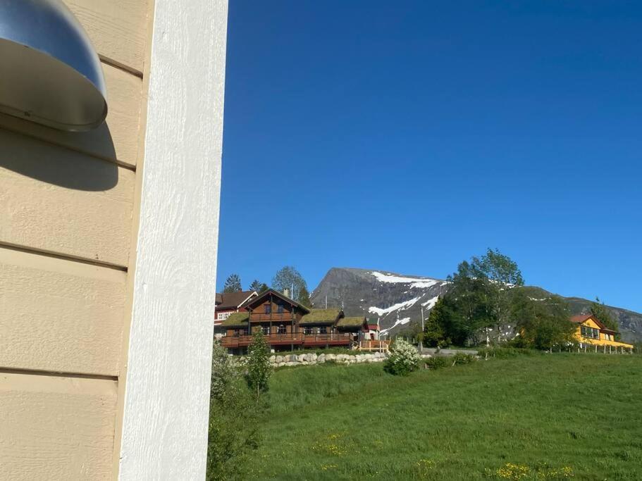 Minihus Med Drommeutsikt Til Sunnmorsalpene Apartamento Aure  Exterior foto