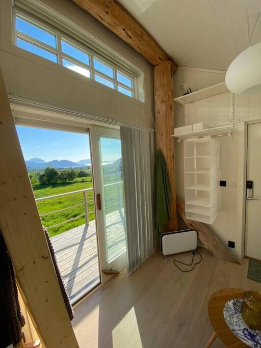 Minihus Med Drommeutsikt Til Sunnmorsalpene Apartamento Aure  Exterior foto